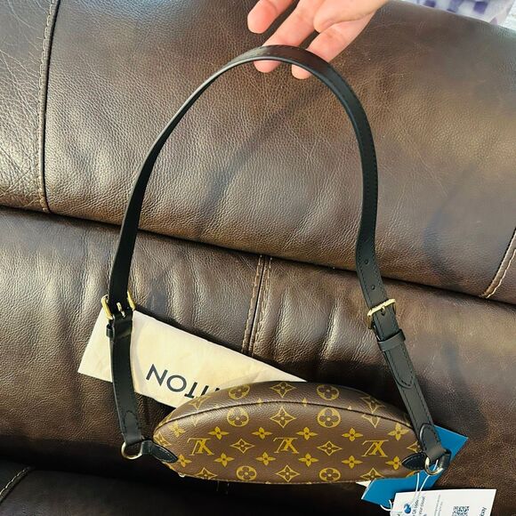 Louis Vuitton Keepit Bumbag - Picture 15 of 16